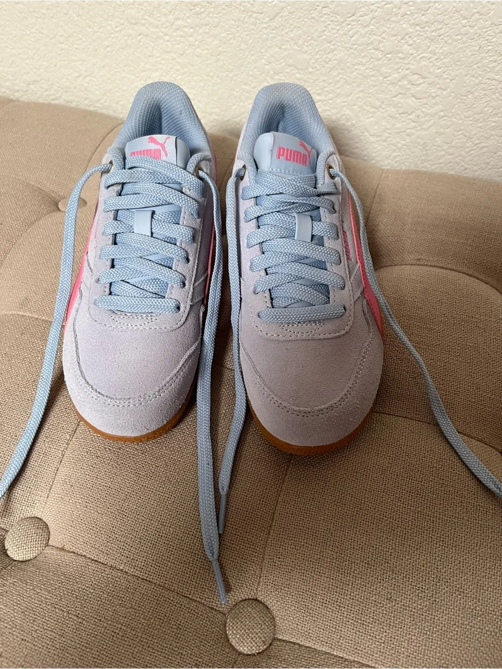 New without tags Puma Kids Suede Sneakers in Light Blue and Pink size 4